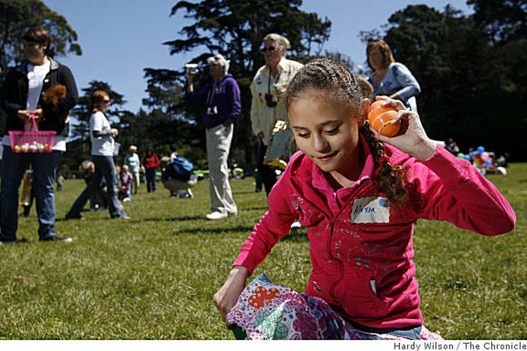 Beepers enable blind kids to find Easter eggs