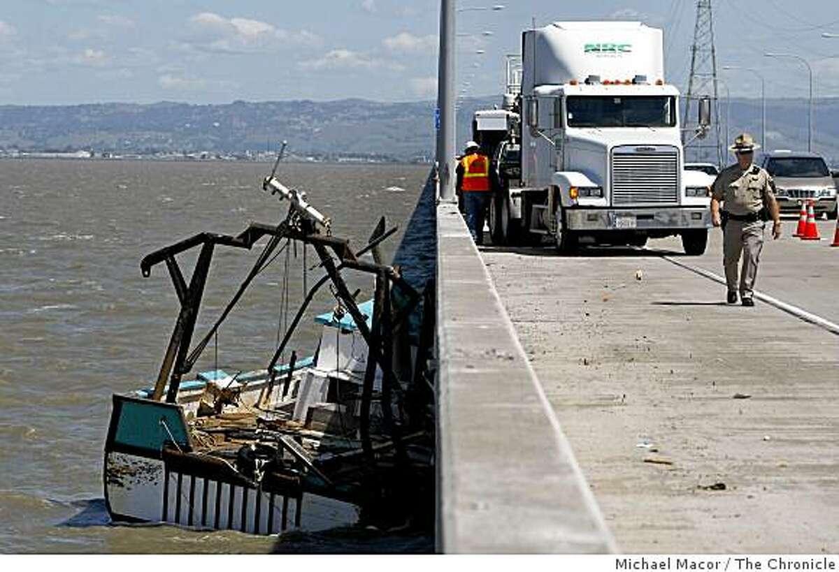 Crews to move boat stuck at San Mateo Bridge