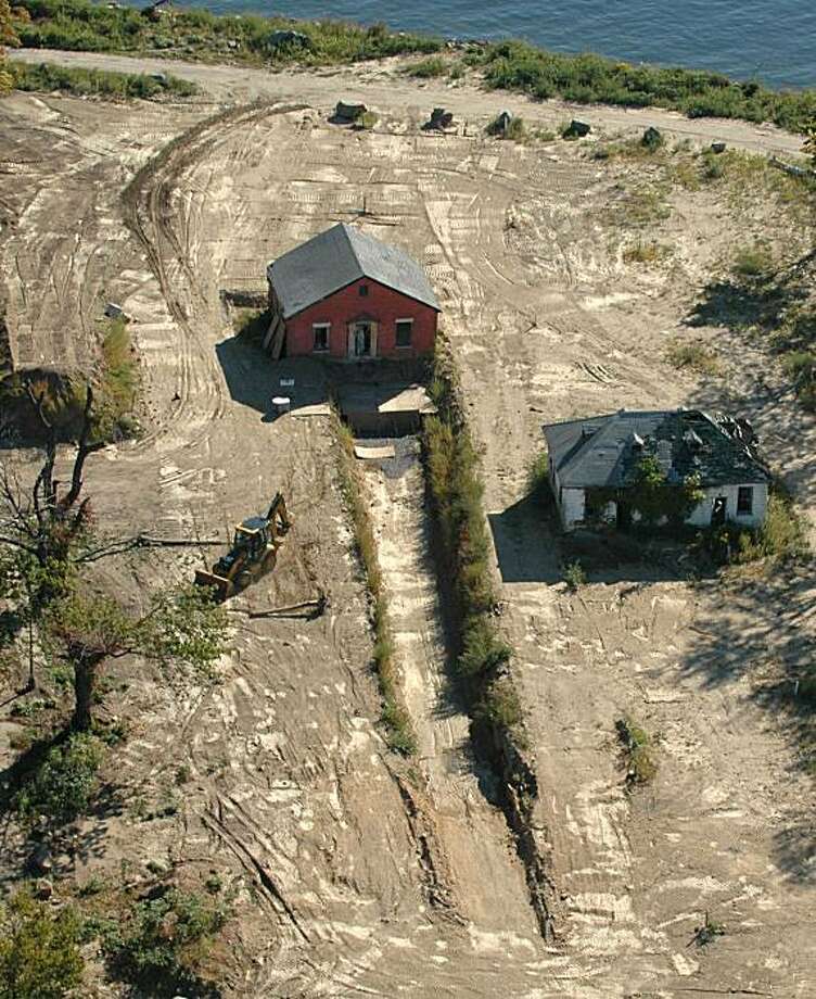 Artist uncovers tales from New York burial island - SFGate