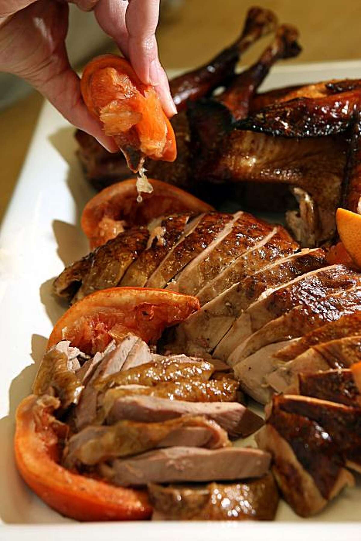 Grapefruit wedges keep turkey moist