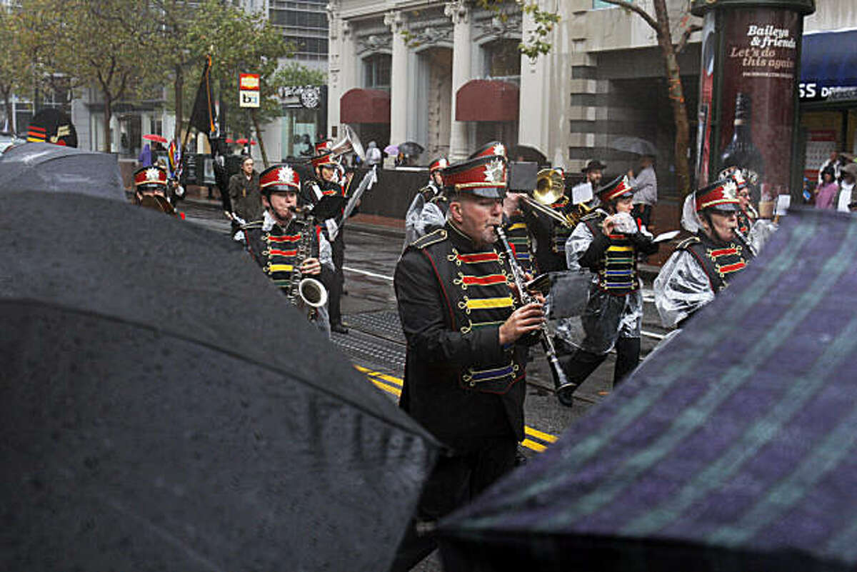 SF Veterans Day Parade, few spectators brave rain