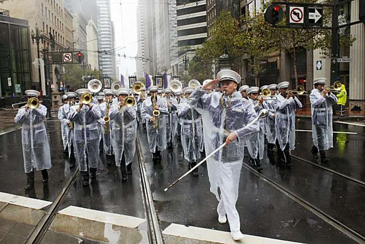 SF Veterans Day Parade, few spectators brave rain