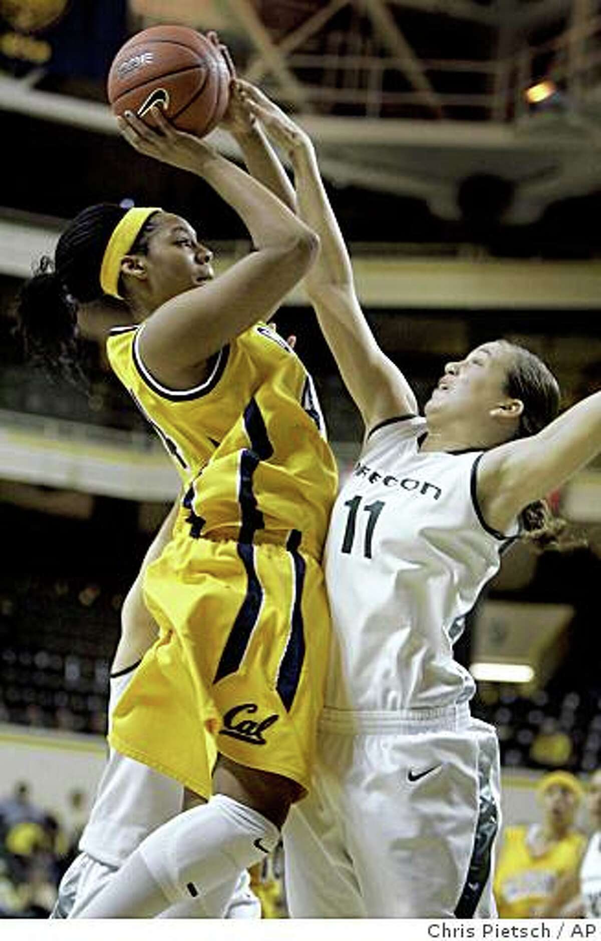 California's Ashley Walker, left, shots against Oregon's Amanda Johnson during the first half of an NCAA college basketball game in Eugene, Ore. Saturday Jan. 24, 2009. (AP Photo/Chris Pietsch)