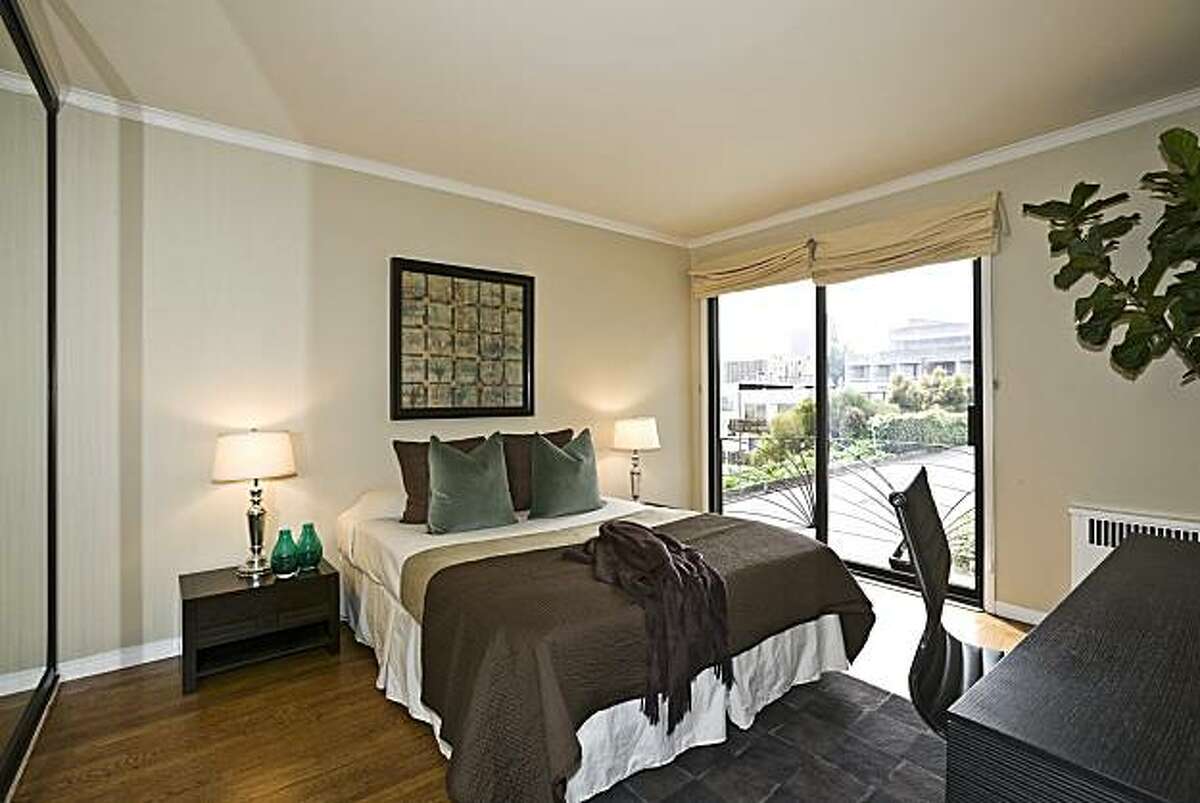 Reduced Russian Hill condo with views