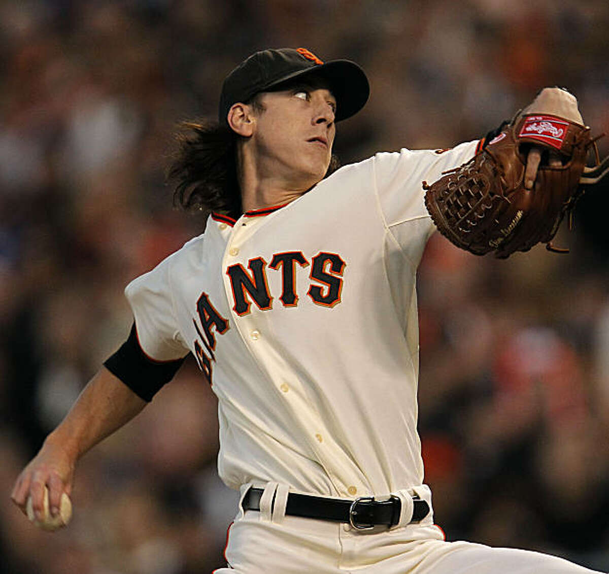 Tim Lincecum gives Giants Game 1