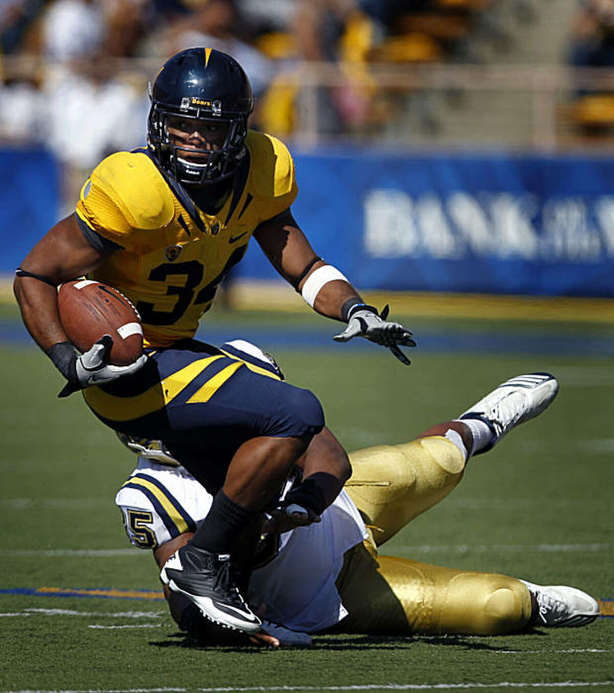 Shane Vereen picks up a first down after a pass reception in the second quarter of Cal's game against UCLA at Memorial Stadium in Berkeley on Saturday.