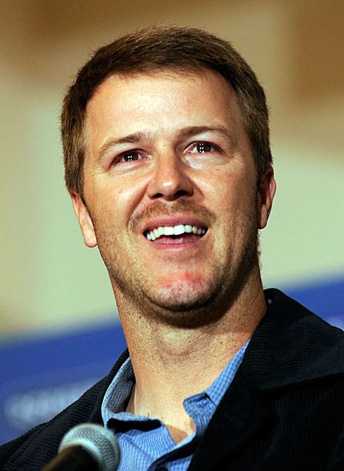 LOS ANGELES, CA - JANUARY 22: Jeff Kent #12 of the Los Angeles Dodgers and the major league record-holder for home runs by a second baseman announces his retirement after 17seasons in Major League Baseball at a press conference on January 22, 2009 at Dodger Stadium in Los Angeles. (Photo by Kevork Djansezian/Getty Images)