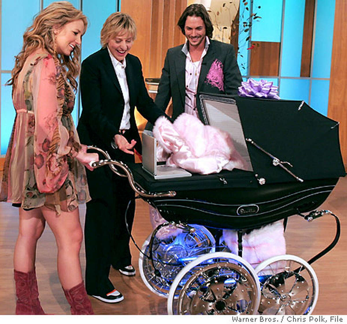 Black Eyed Peas' Fergie engaged; Britney Spears expecting twins