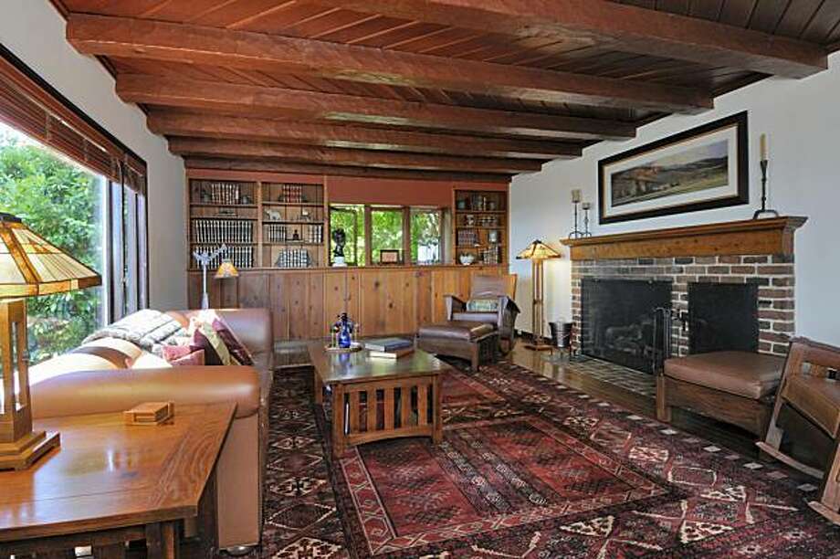 Adjoining Dining Room And Living Room