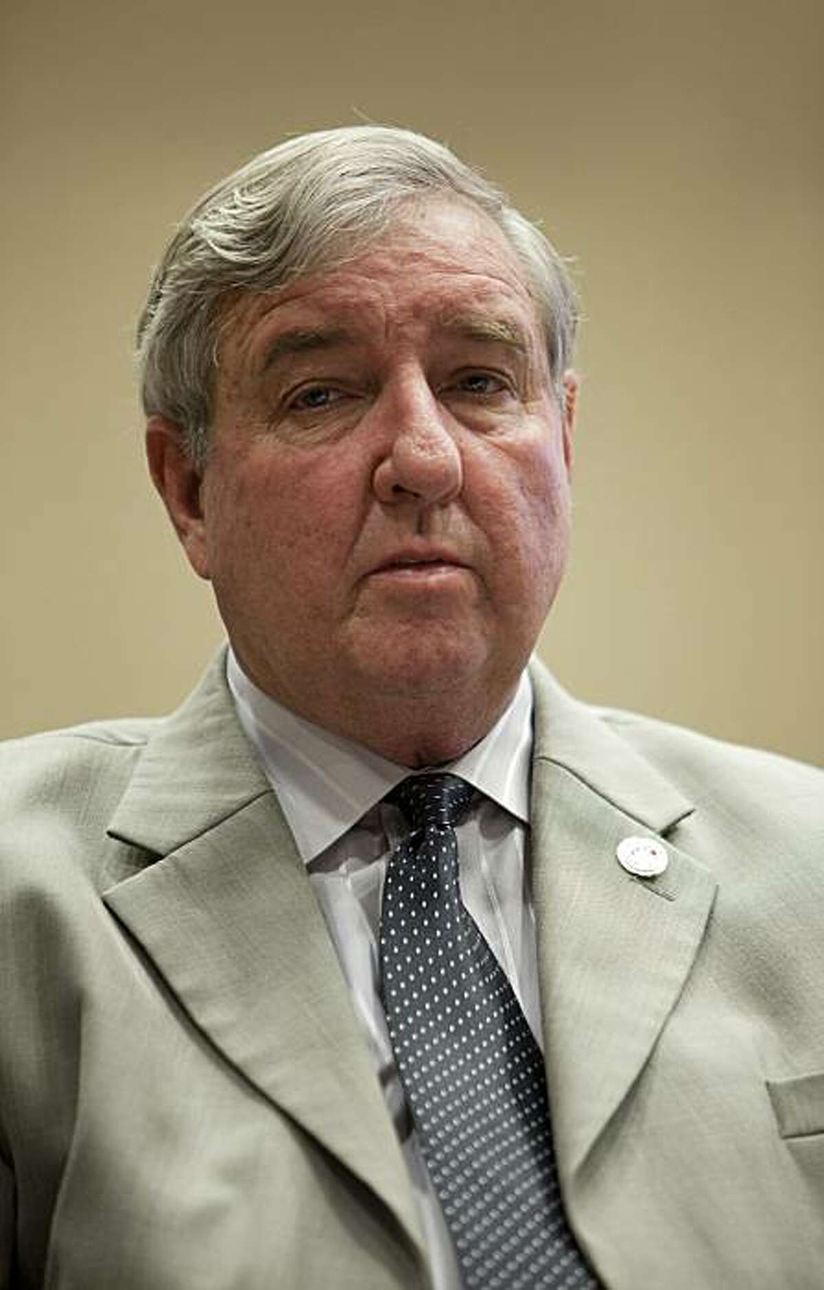 Corruptionfighting candidate took many gifts