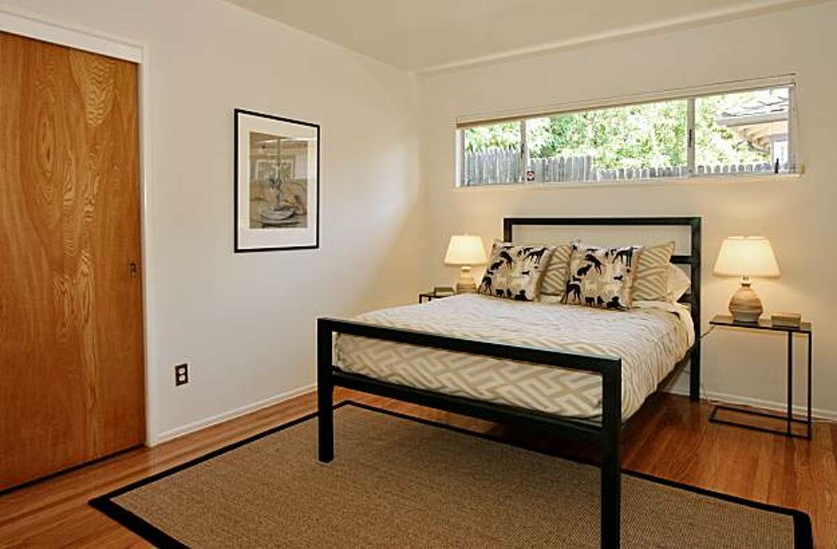 Berkeley hills home has landscaping front, rear