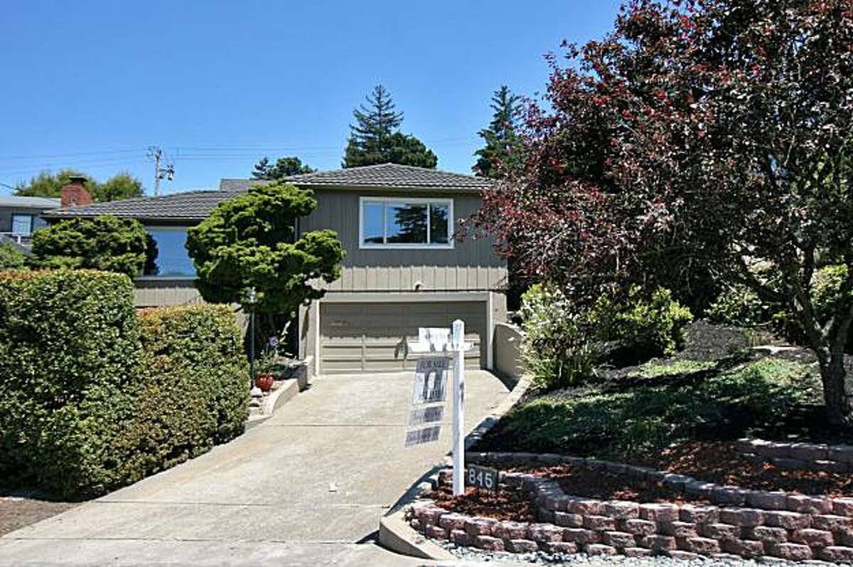 Berkeley hills home has landscaping front, rear
