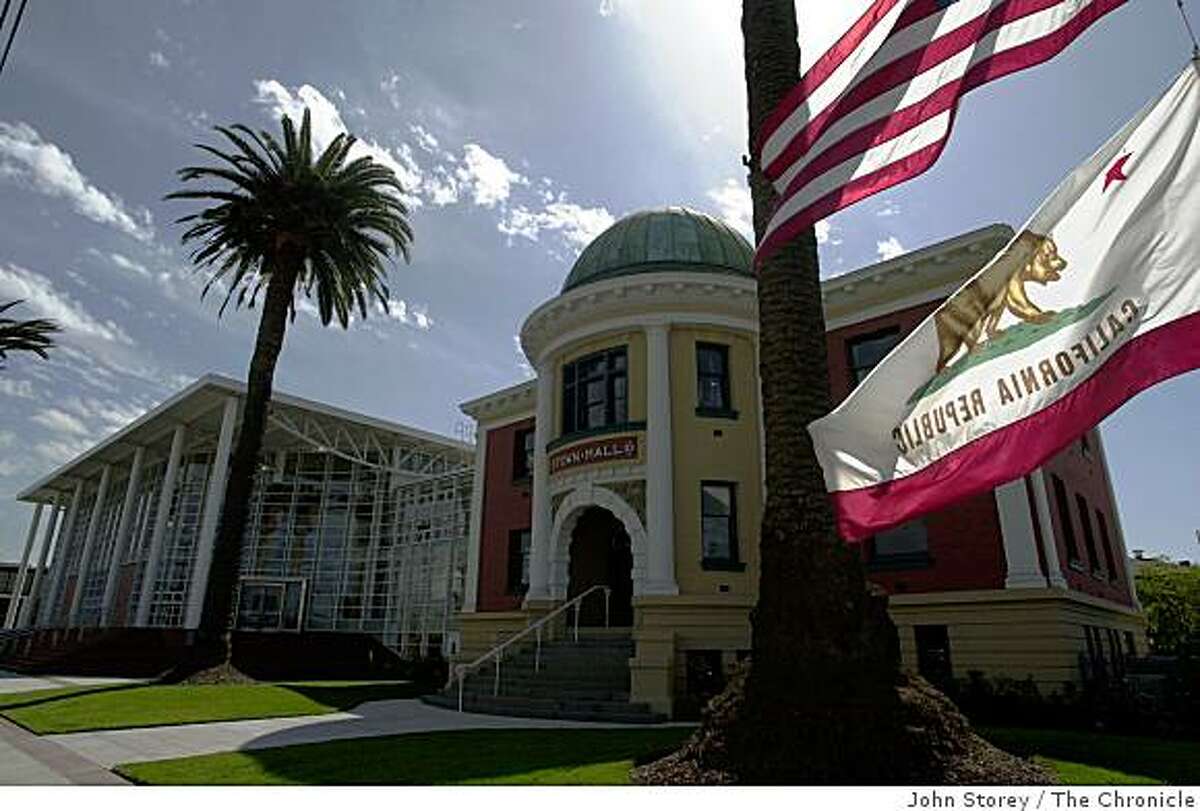 Emeryville mayor facing city, state probes