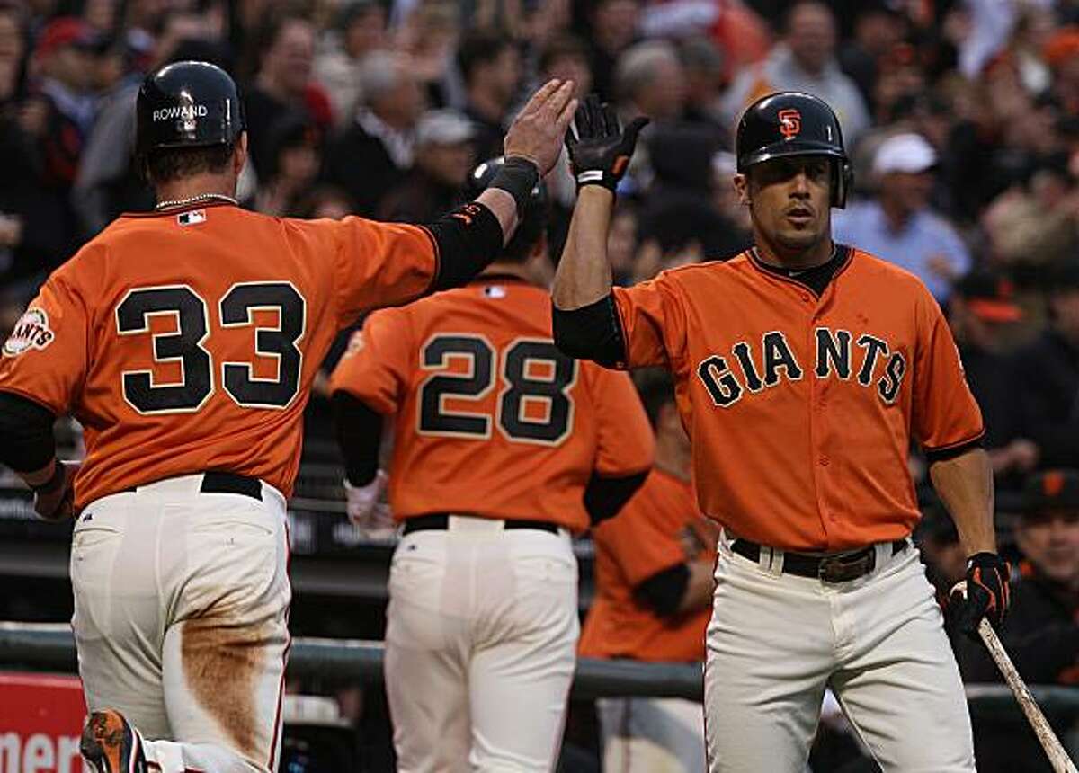 Giants hold off Red Sox