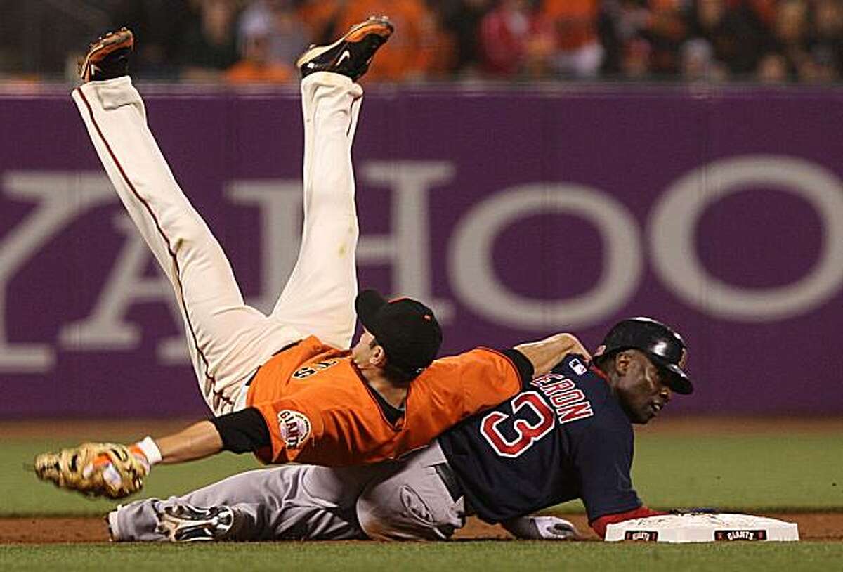 Giants hold off Red Sox