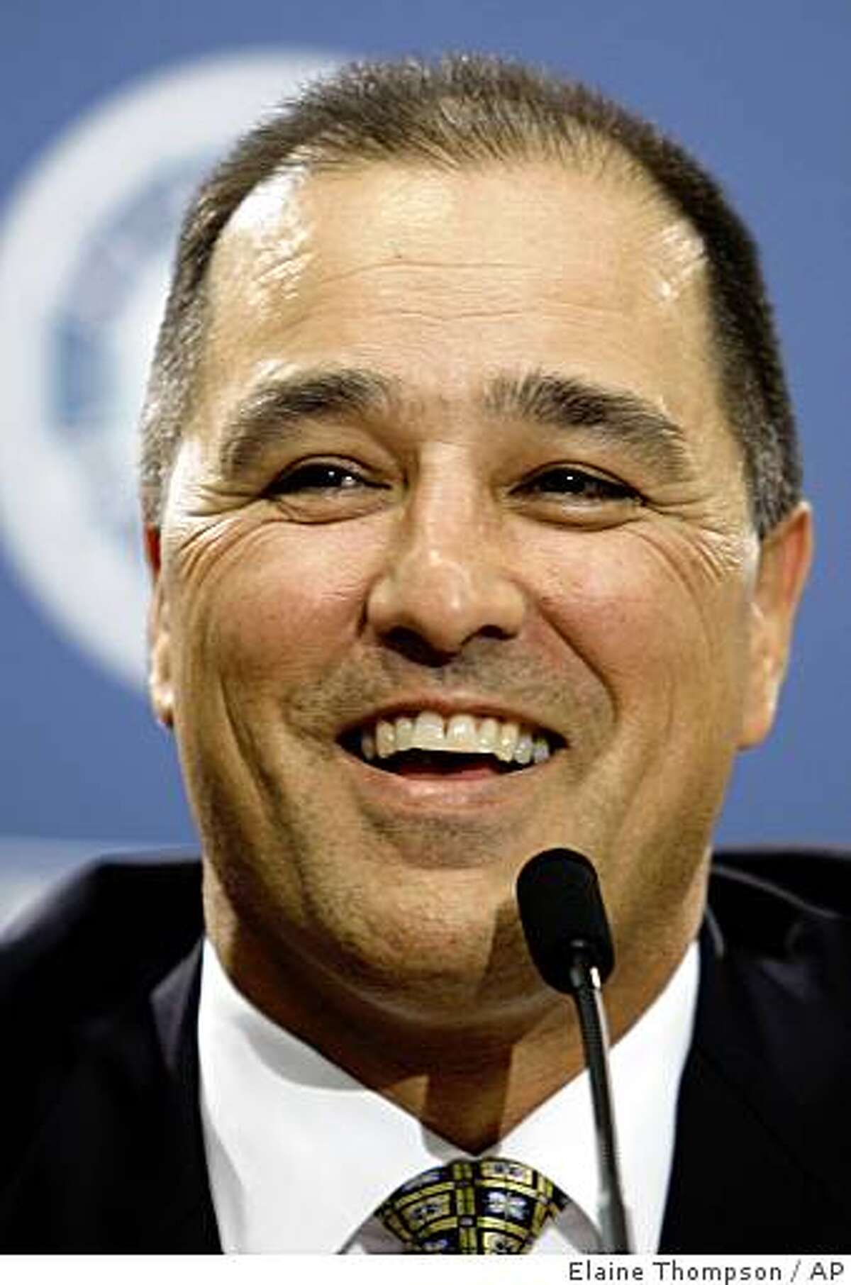 Mariners hire Wakamatsu