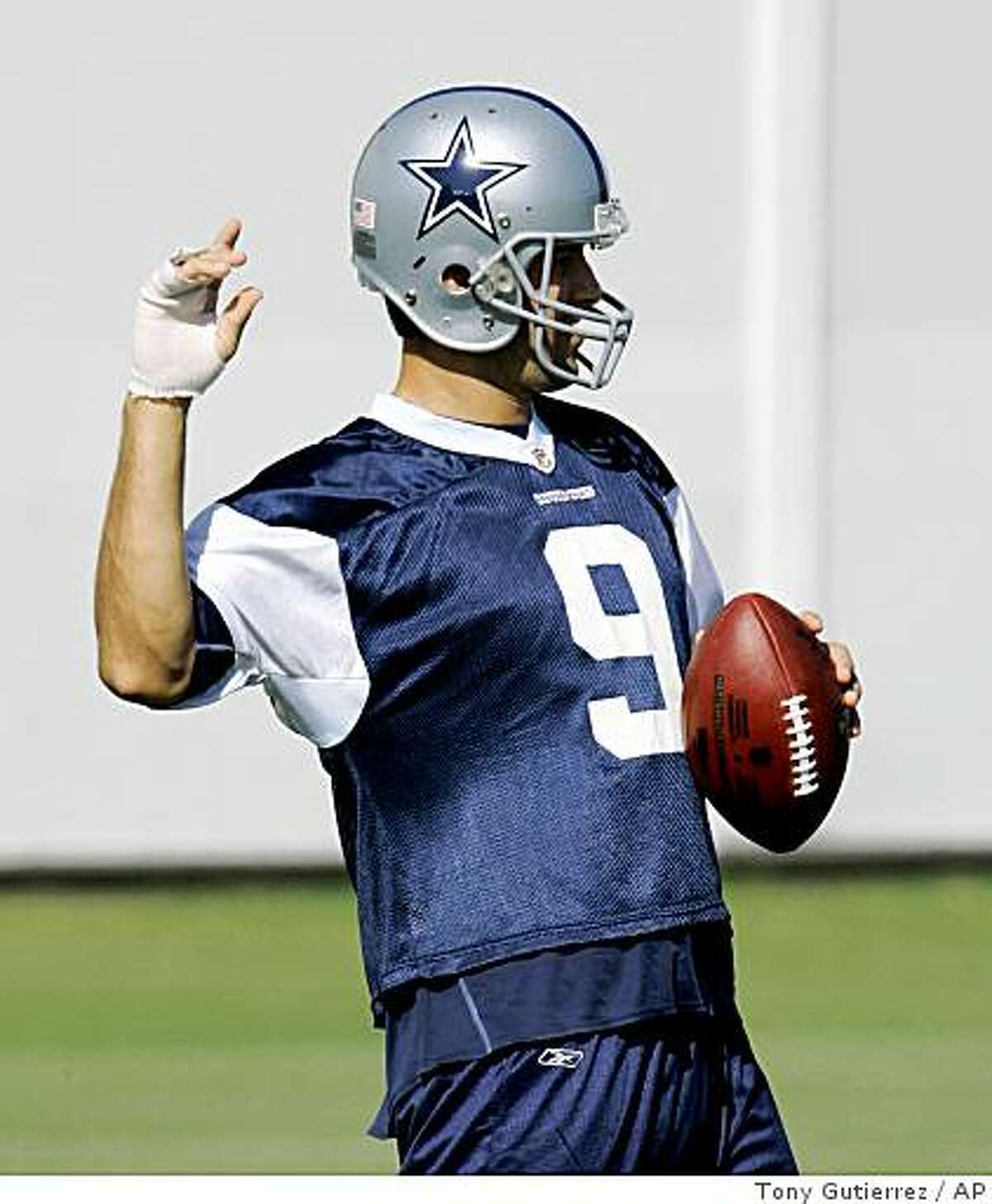 The T.O. & Romo Show  2008 Cowboys Hard Knocks 