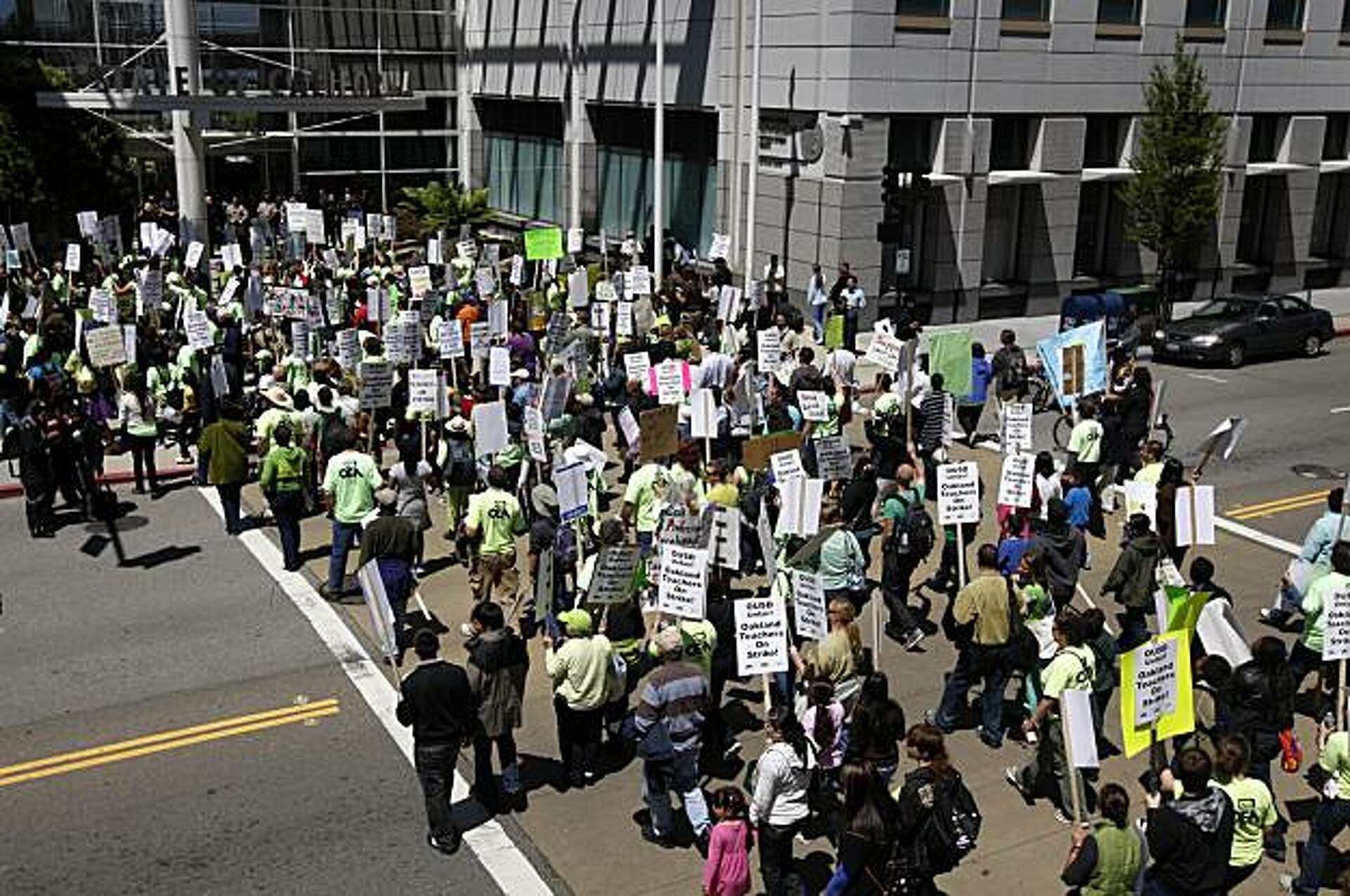 Oakland teachers strike ends after 1 day
