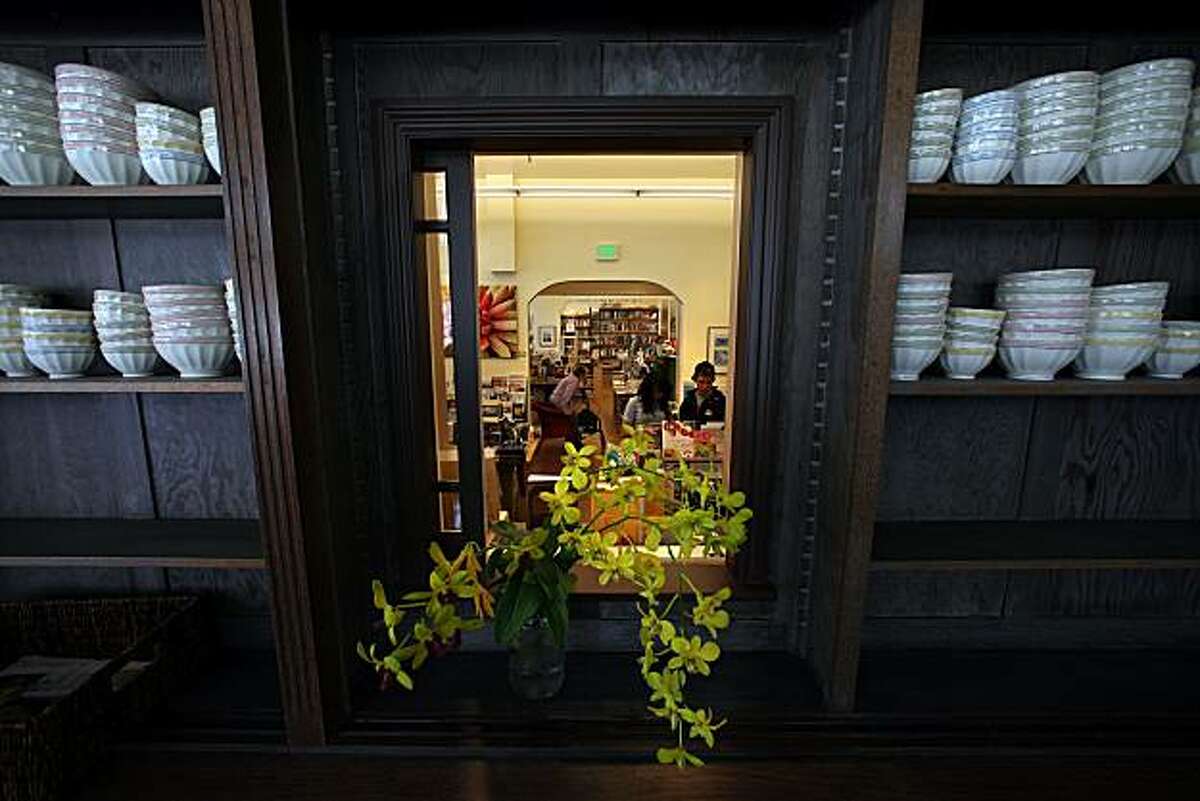 Ozzie's is reborn as Elmwood Cafe