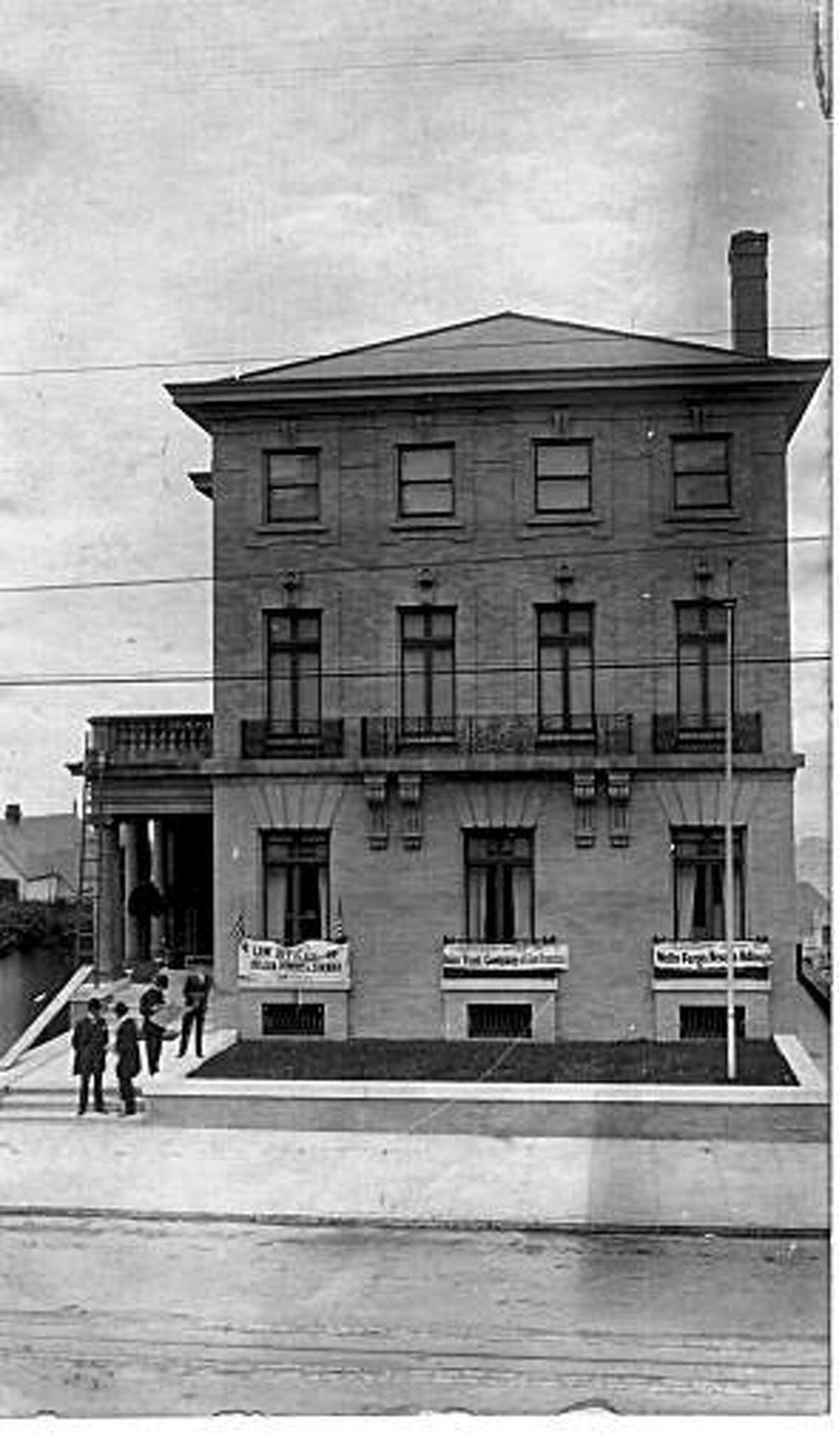 Wells Fargo Nevada National Bank and the Union Trust Company relocated after the 1906 San Francisco fire and earthquake to 2020 Jackson St., the home of Emanuel Heller. The law offices of Heller Ehrman also squeeaed into the home.