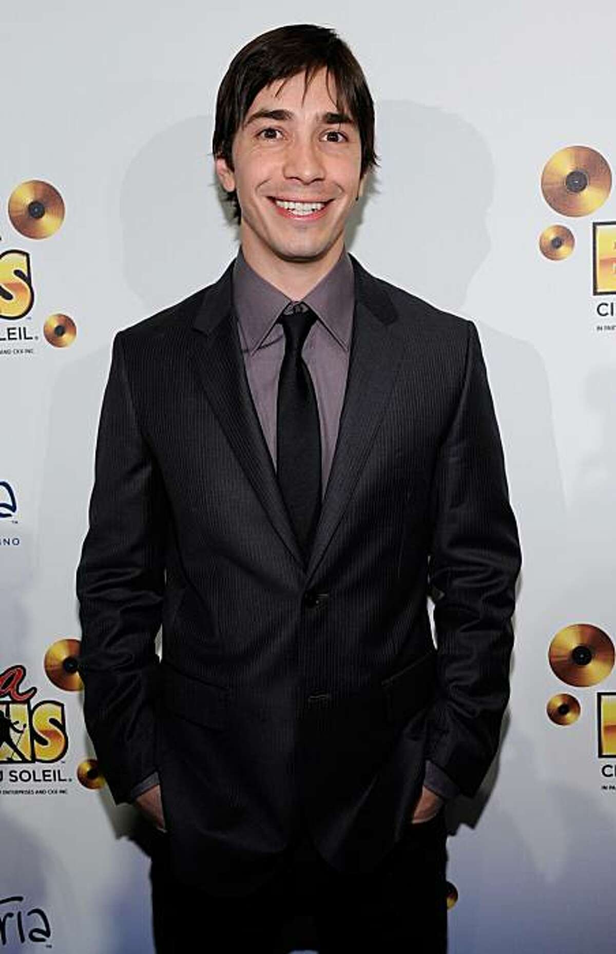 LAS VEGAS - FEBRUARY 19: Actor Justin Long arrives at the world premiere of Cirque du Soleil's "Viva ELVIS" production at the Aria Resort & Casino at CityCenter February 19, 2010 in Las Vegas, Nevada. (Photo by Ethan Miller/Getty Images for Cirque du Soleil)