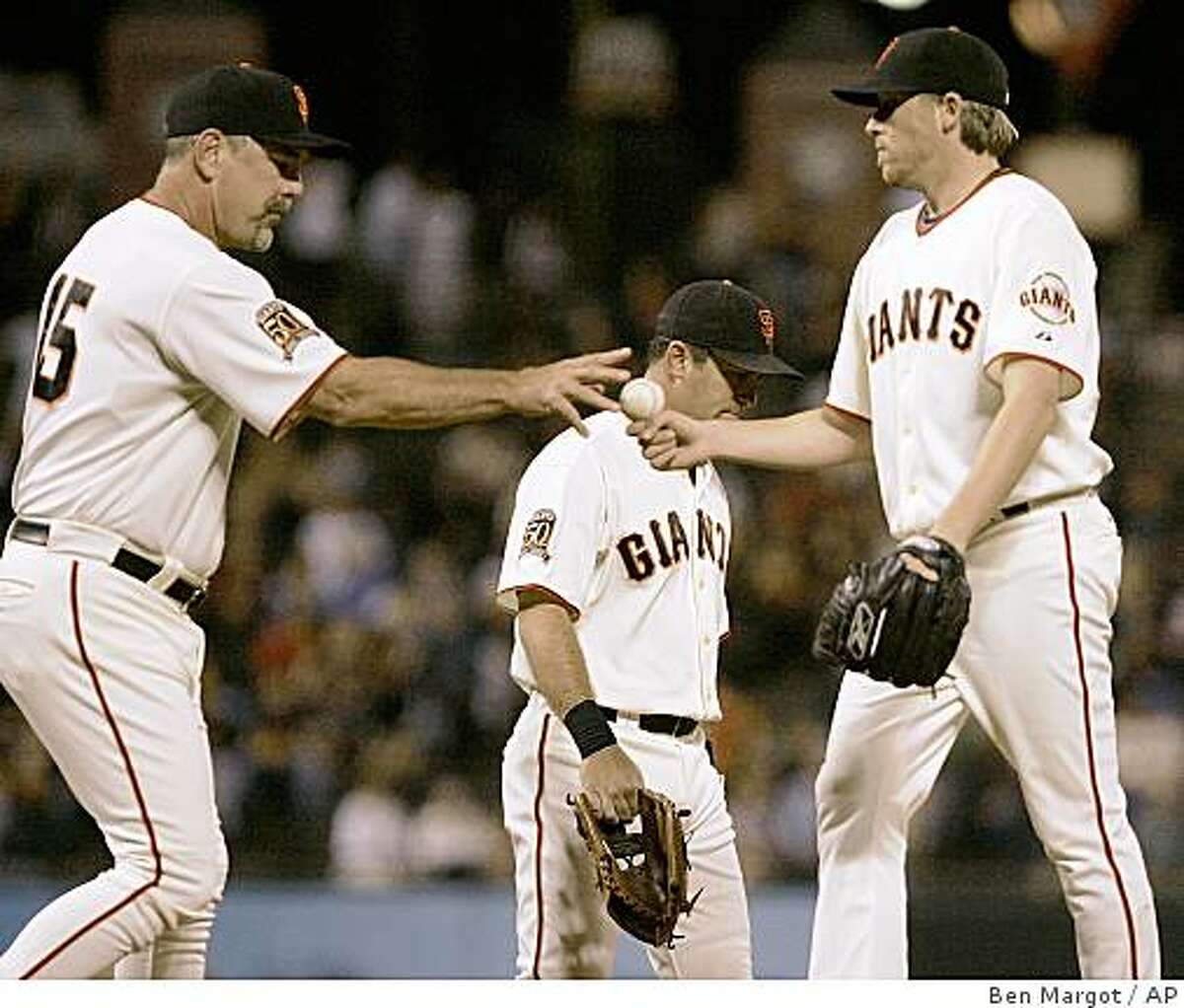 San Francisco Giants' Barry Bonds removes his batting helmet as he