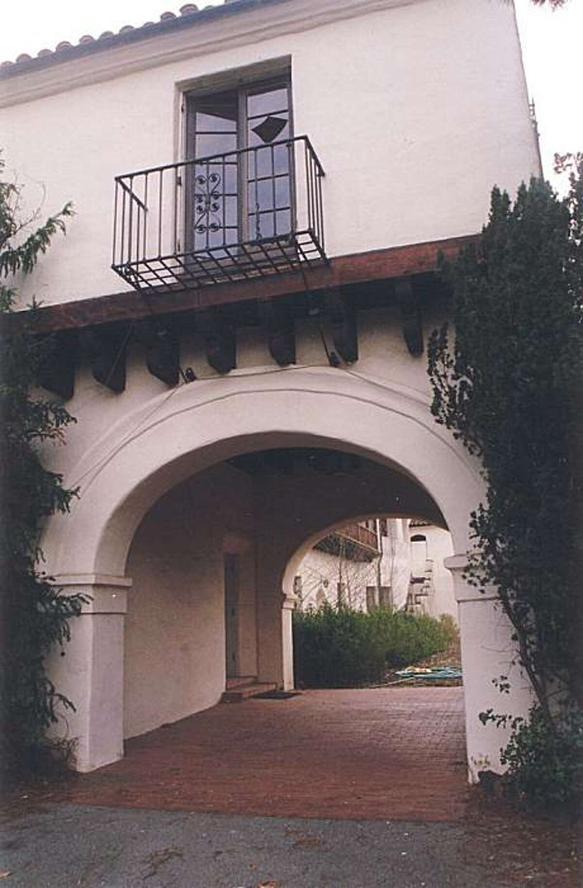 Apple CEO gets OK to raze Woodside mansion