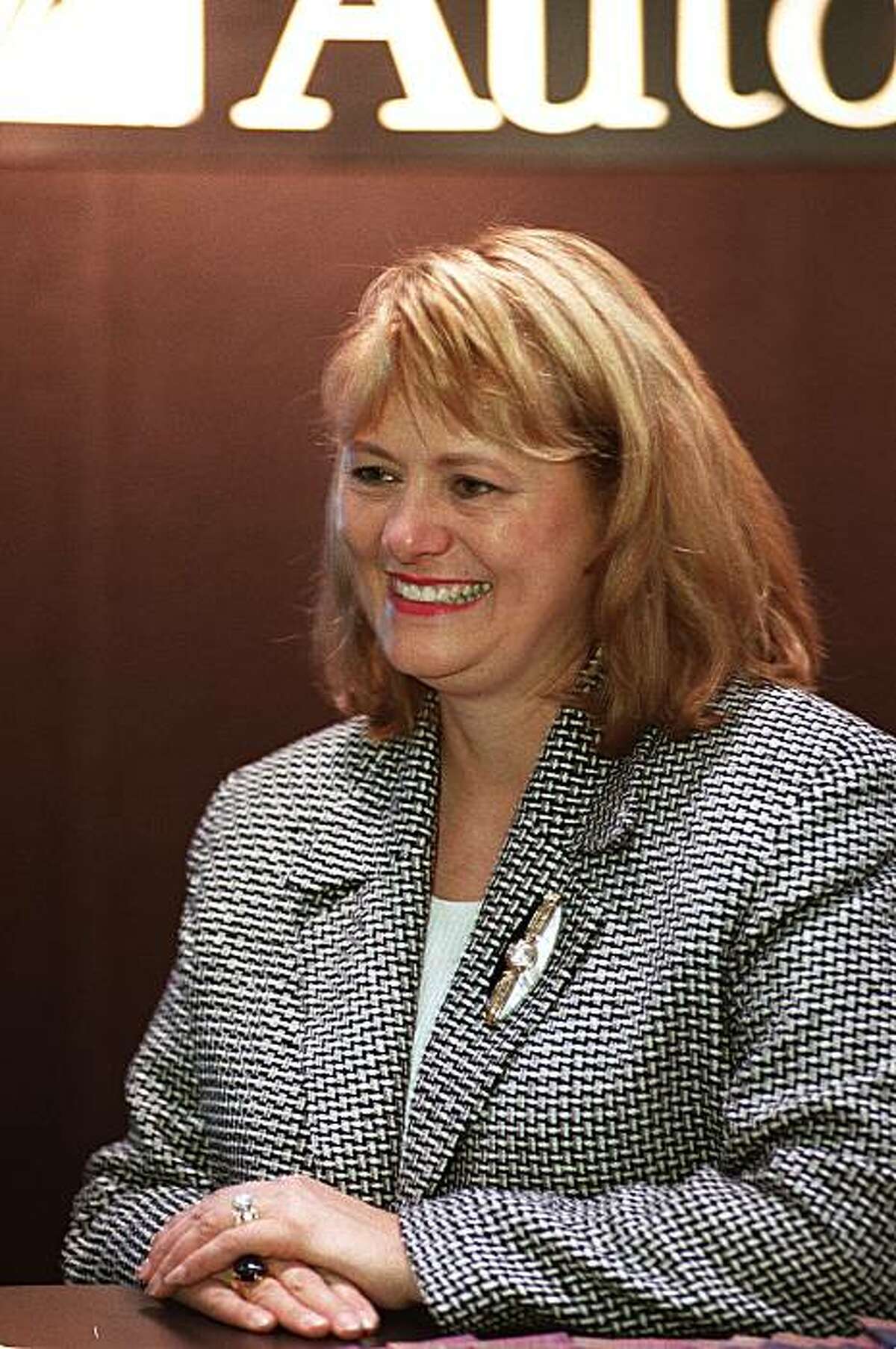 Carol Bartz brings steely resolve to Yahoo