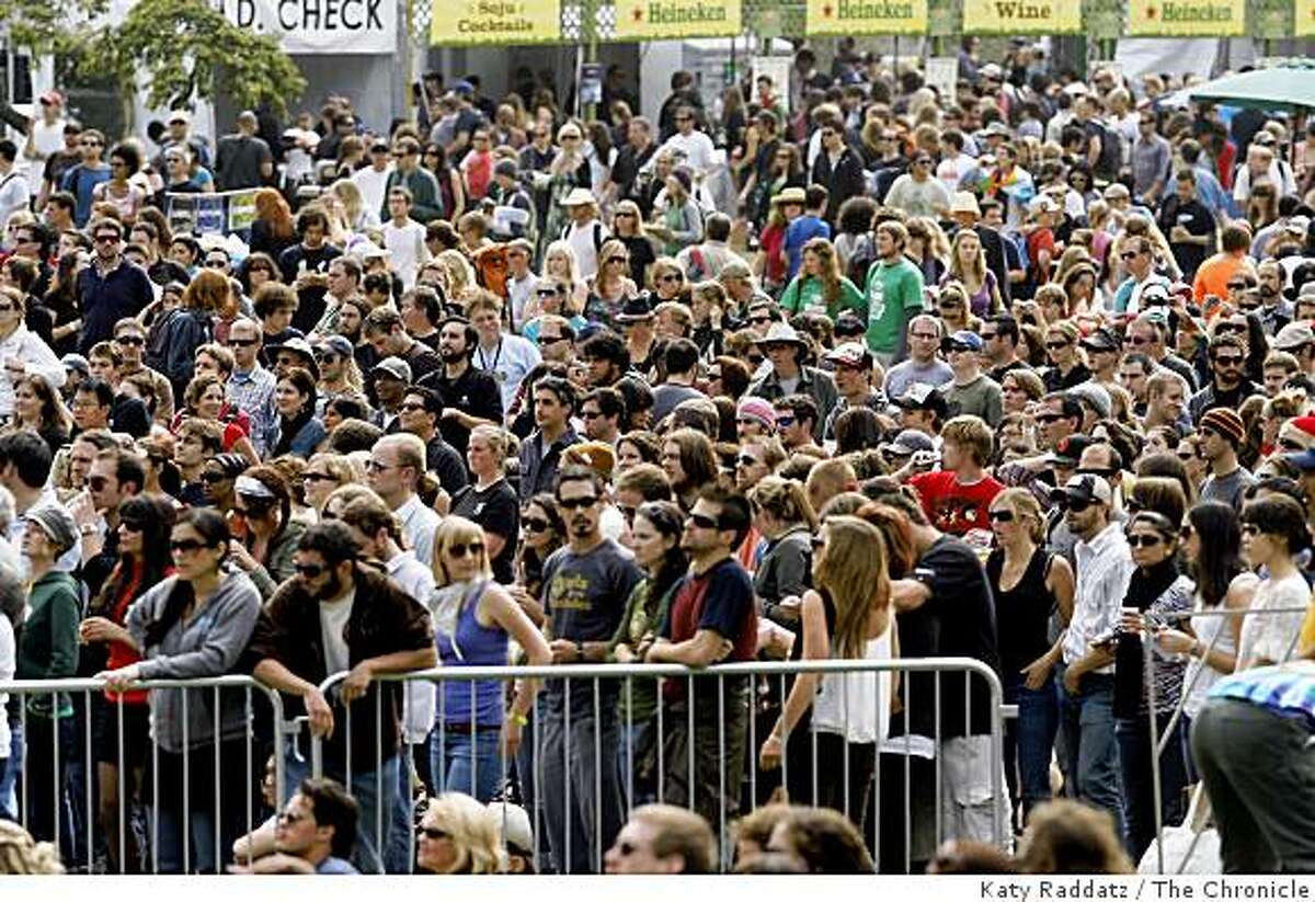 Crowds arriving at the Outside Lands concert in Golden Gate Park in San Francisco, Calif. on Sunday, August 24, 2008.