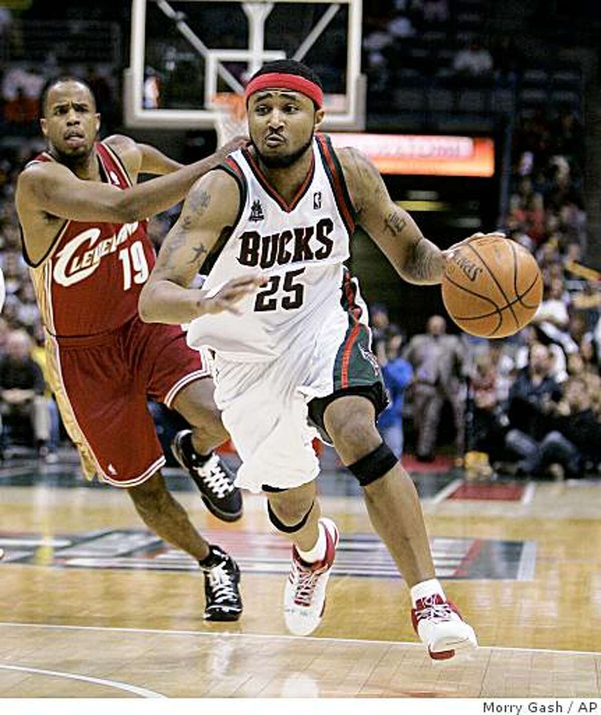 ** FILE ** In this March 22, 2008 file photo, Milwaukee Bucks' Mo Williams drives past Cleveland Cavaliers' Damon Jones (19) during the second half of an NBA basketball game in Milwaukee. The high-scoring Milwaukee point guard Mo Williams has been traded to Cleveland as part of a three-team trade that also involves Oklahoma City. The six-player deal was completed Wednesday, Aug. 13, 2008. (AP Photo/Morry Gash, File)