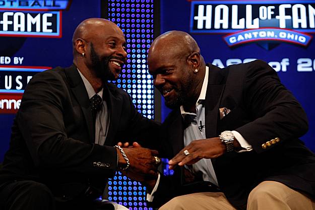 Emmitt Smith of the Dallas Cowboys celebrates holding up the Lombardi  News Photo - Getty Images