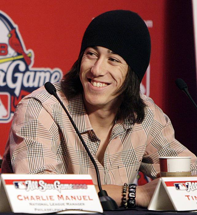 Giants pitcher Lincecum faces marijuana charge after traffic stop