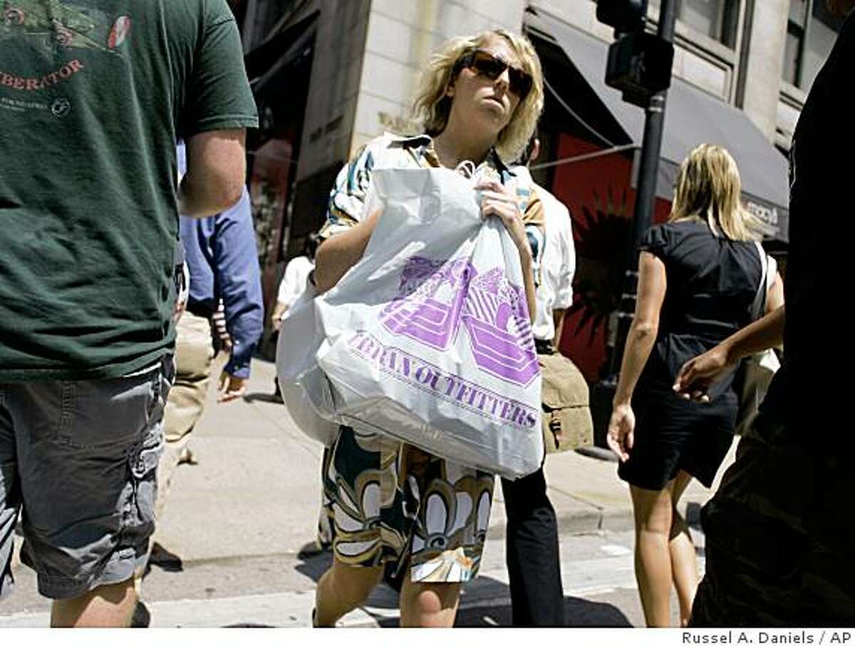 A woman carries her bag after shopping on State Street in downtown Chicago on Thursday, July 31, 2008. The country got a pickup in the second quarter but didn't get the energetic rebound in economic growth hoped for from the government's tax rebates. Economists were forecasting growth at a 2.4 percent pace. The pickup, while welcome, isn't likely to be seen as a signal that the fragile economy is growing healthier. (AP Photo/Russel A. Daniels)