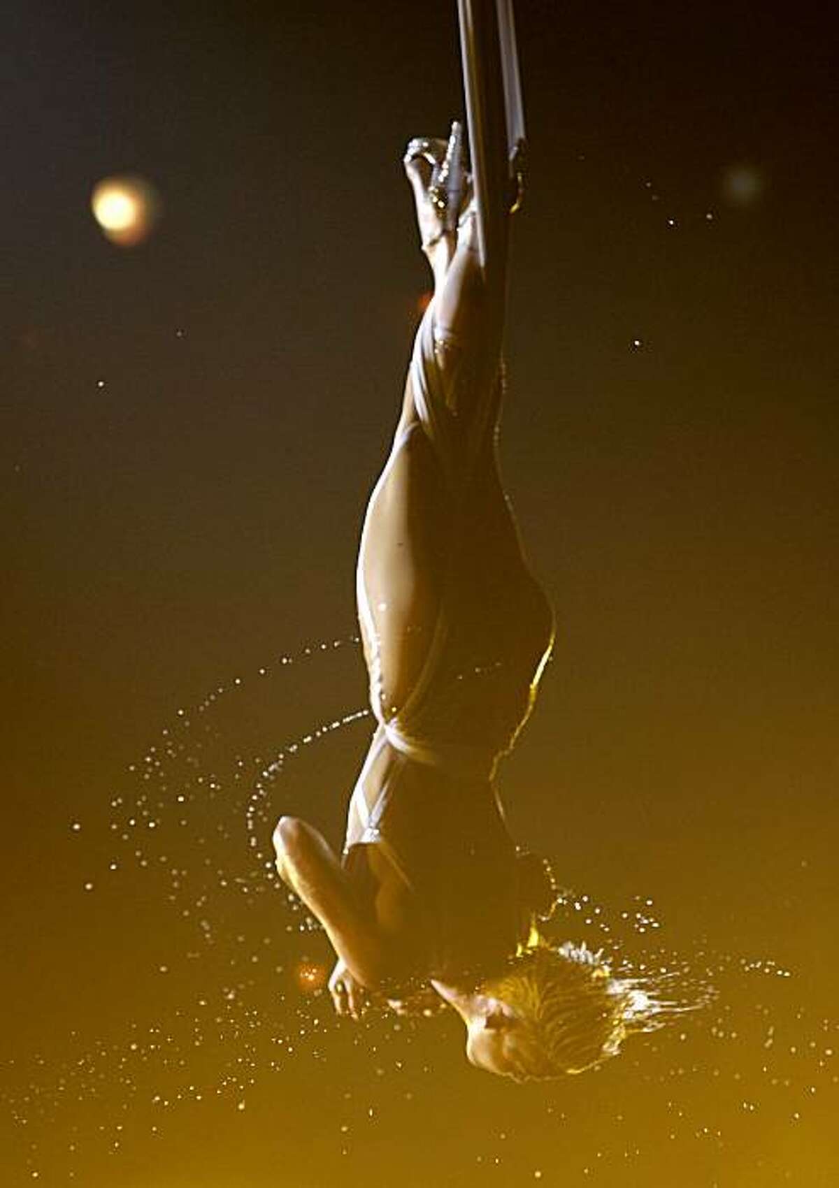 Beyoncé wins 6 Grammys a women's record