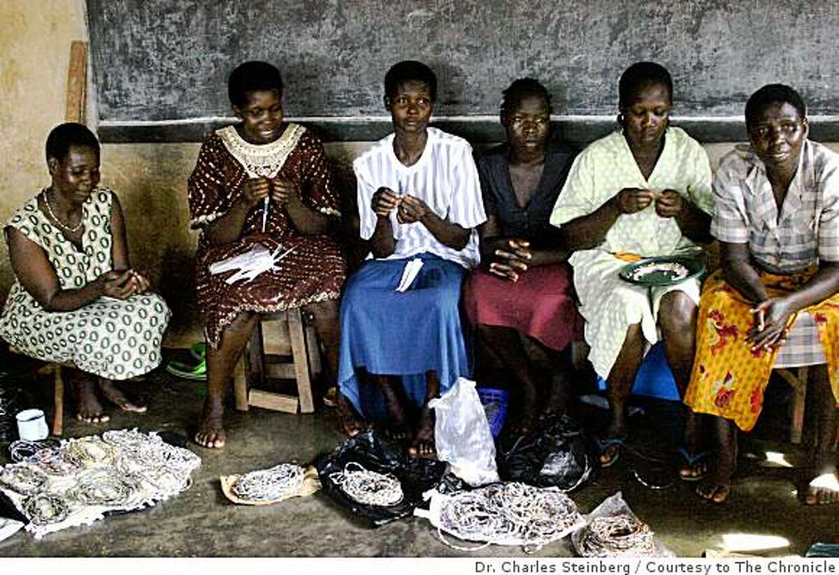Beadmaking helps Ugandan women shed poverty