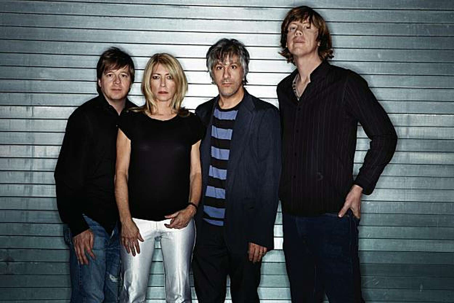 Sonic Youth ages gracefully, noisily