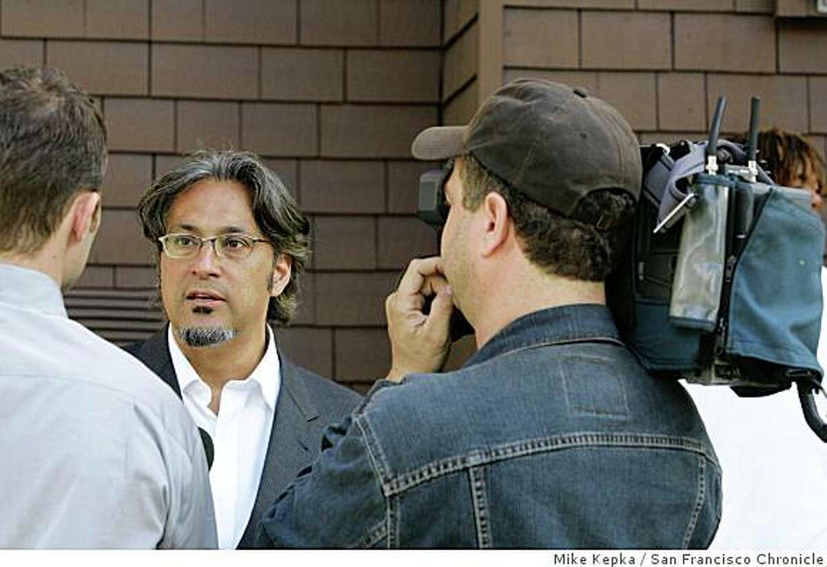 murder079_mk.JPG San Francisco Supervisor Ross Mirkarimi talks to the media about yet another murder in his district as San Francisco Police Officers investigate a shooting that killed Antoine "Slim" Green on McAllister Street near Webster Street in San Francisco, CA on Friday June 2, 2006. Mike Kepka / The Chronicle