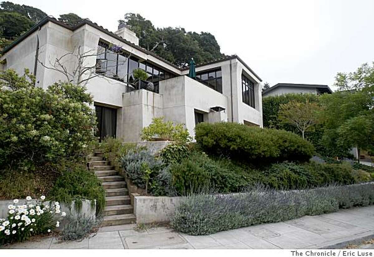 Innovative, fireresistant Oakland hills homes