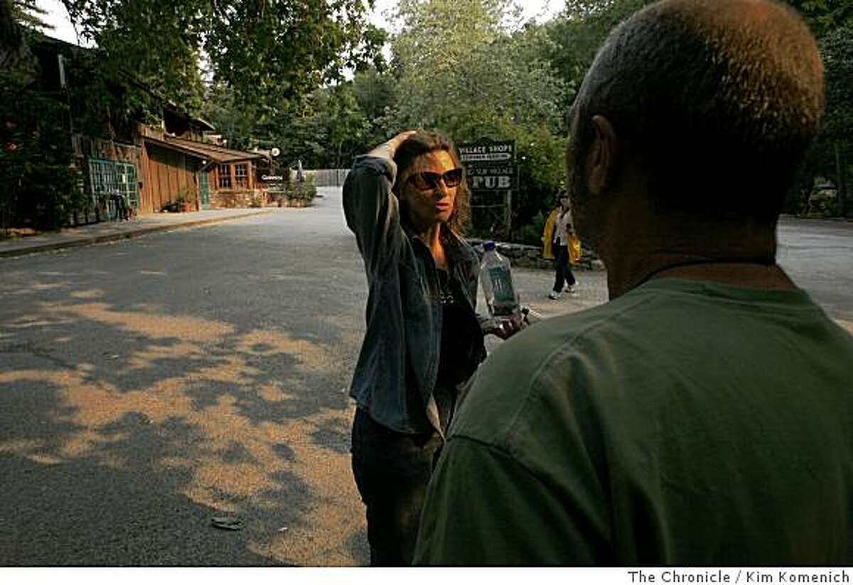 Adonna Simone talks with Pierre Valeille outside her studio/gallery Sould River Studios as residents and merchants evacuate the buildings near the Big Sur River Inn in the Big Sur fire area on Wednesday July 2, 2008. Photo by Kim Komenich / The Chronicle