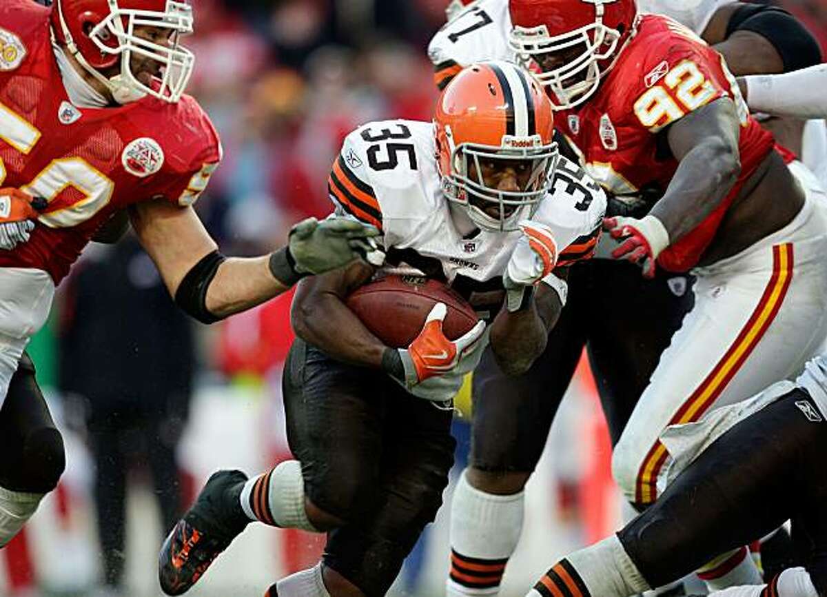KANSAS CITY, MO - DECEMBER 20: Running back Jerome Harrison #35 of the Cleveland Browns carries the ball during the game against the Kansas City Chiefs on December 20, 2009 at Arrowhead Stadium in Kansas City, Missouri. (Photo by Jamie Squire/Getty Images)