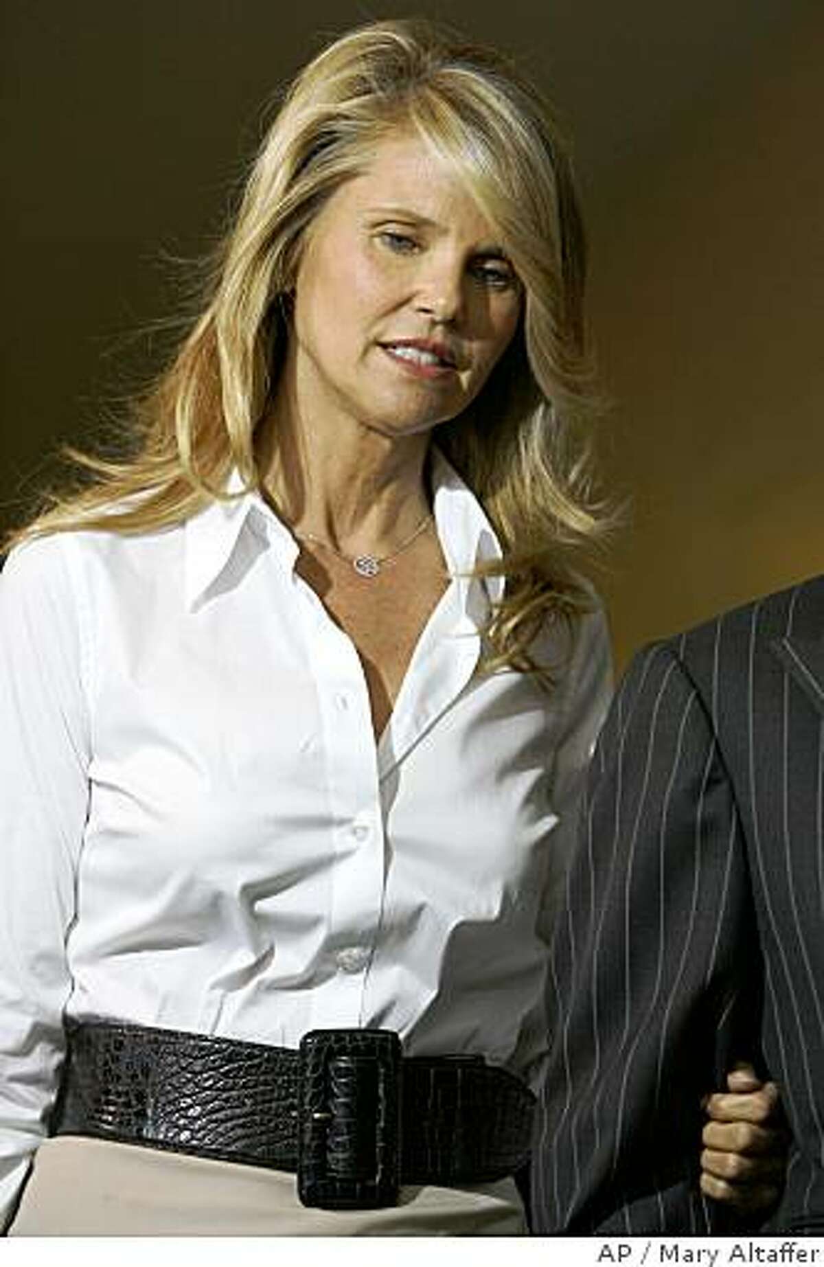 Christie Brinkley testifies about husband's affair