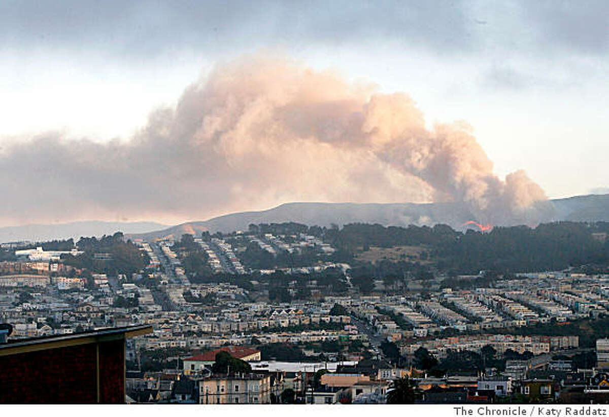 Fire on the south side of San Bruno Mountain, in San Francisco, Calif. on Sunday, June 22, 2008.Photo by Katy Raddatz / The Chronicle