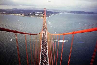 32 Years Ago 300 000 People Flattened The Golden Gate Bridge