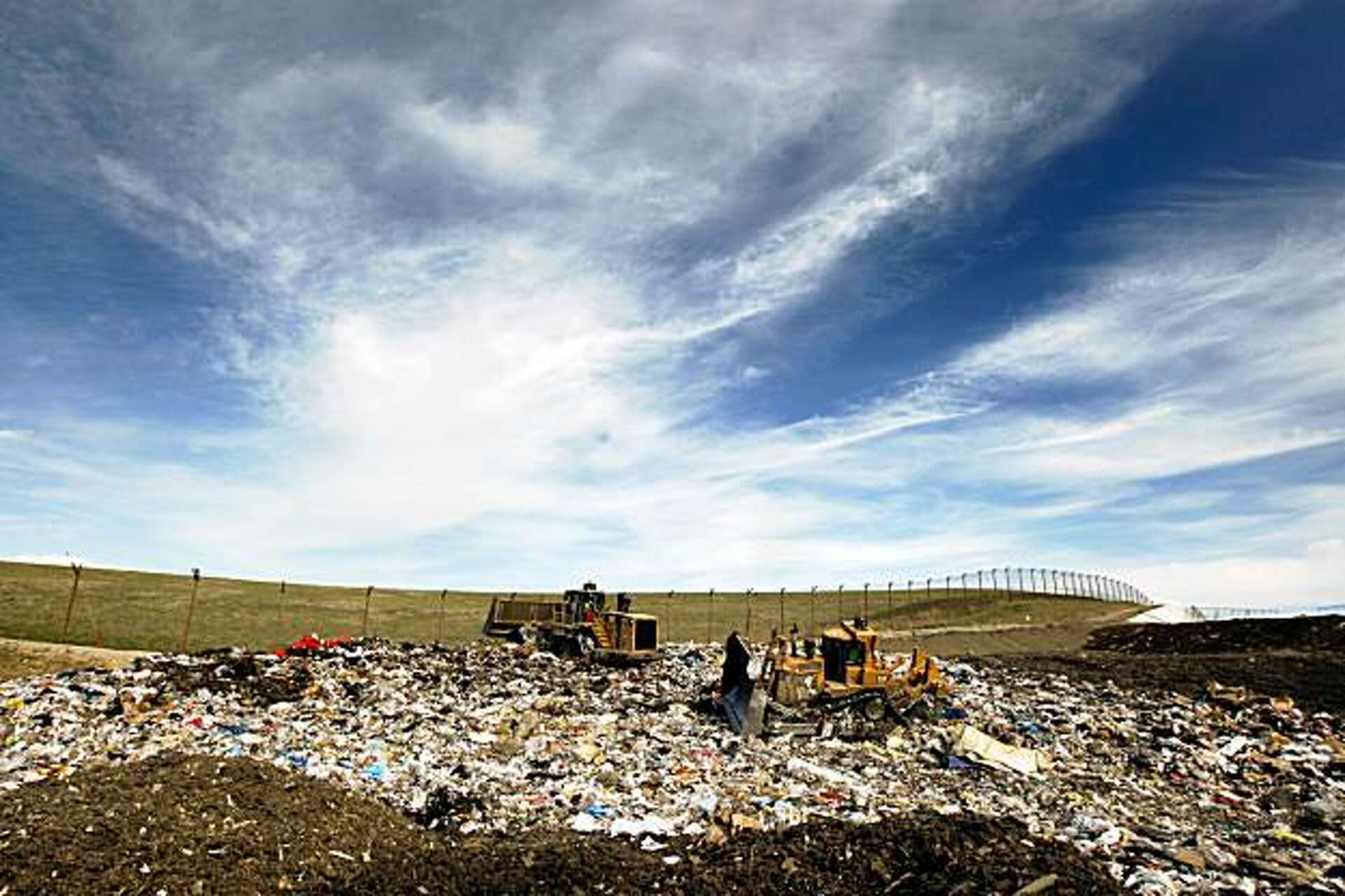 Bay Area landfills either closing or expanding