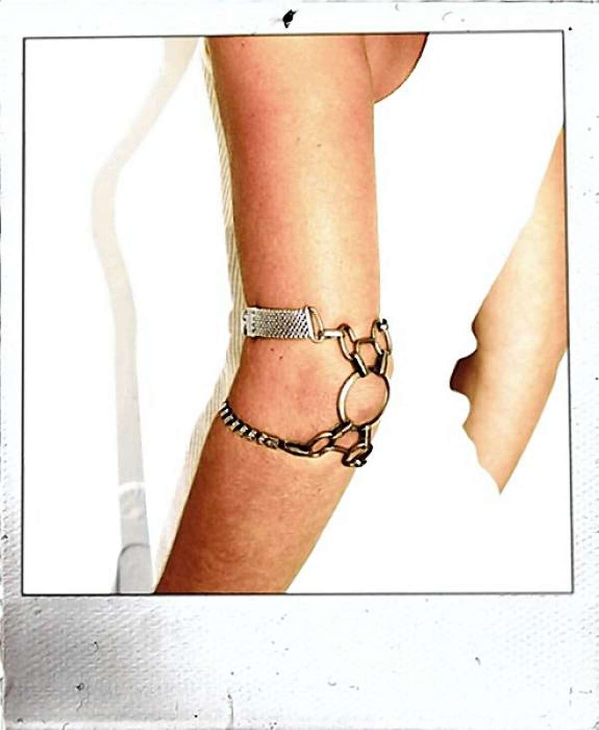 Body jewelry that doesn't require piercing