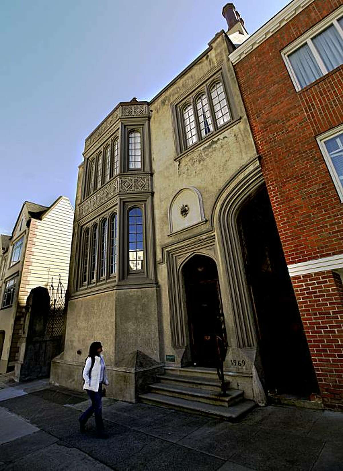 S.F. art galleries into new territories