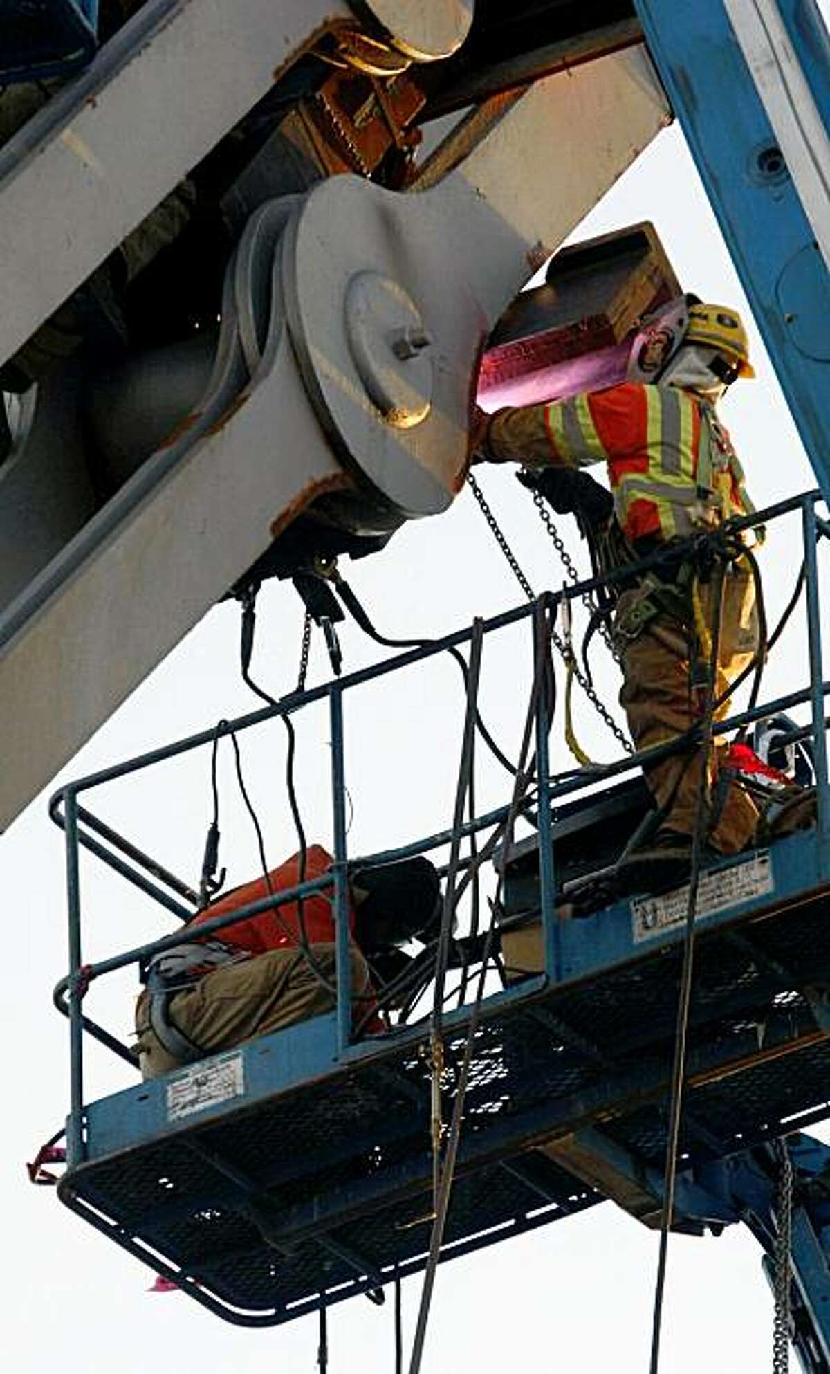Bay Bridge remains closed