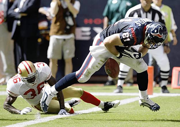 Houston Texans tight end Joel Dreessen (#85) runs past San Diego