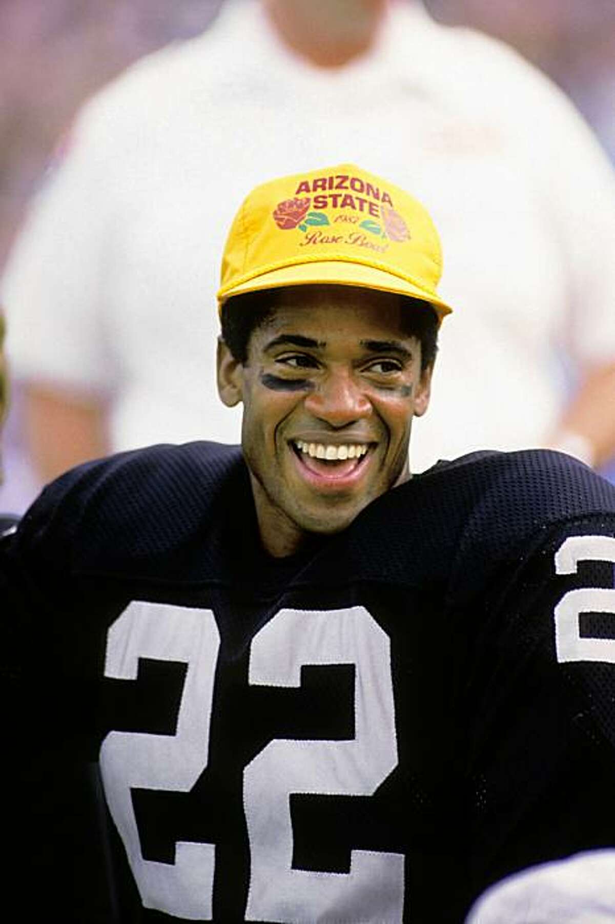 LOS ANGELES - NOVEMBER 16: Defensive back Mike Haynes #22 of the Los Angeles Raiders looks on during the game against the Cleveland Browns at the Los Angeles Memorial Coliseum on November 16, 1986 in Los Angeles, California. The Raiders won 27-14. (Photo by George Rose/Getty Images)