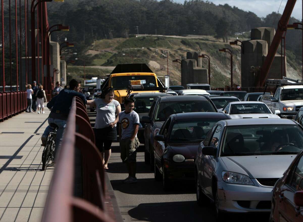 2 injured in Golden Gate Bridge headon crash